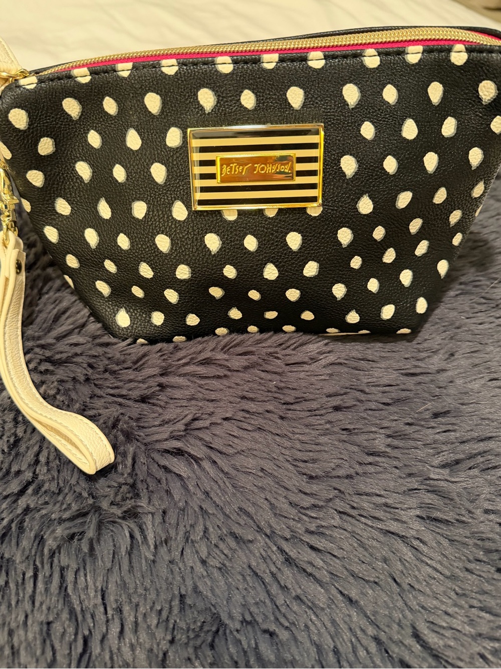 Betsey Johnson NWOT Black & White Polka Dot Wristlet Bag Travel Makeup